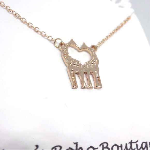 Gold Giraffe heart Necklace - Picture 5 of 5